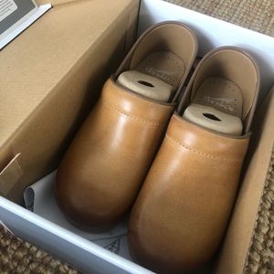 Dansko Honey Distressed Clogs size 38
